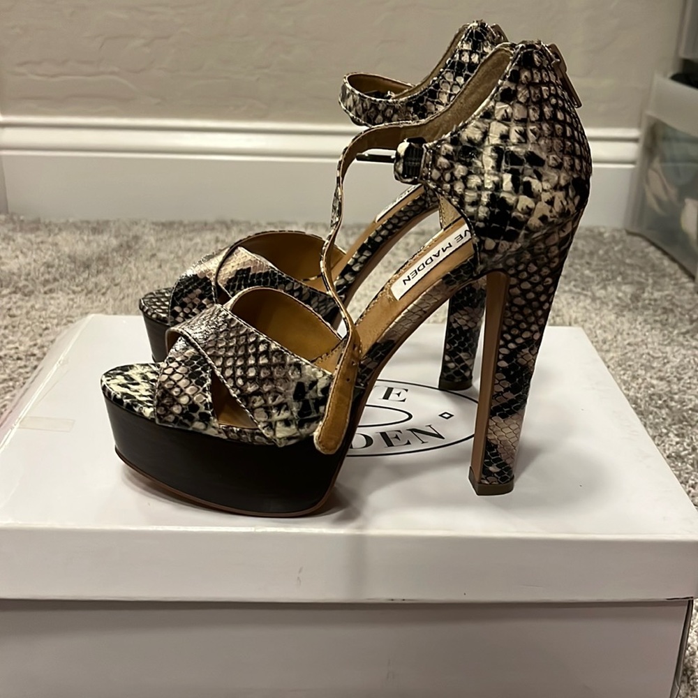 Steve Madden platform sandals